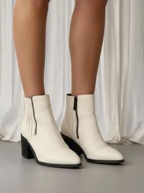 Kenneth cole white leather boots size 6